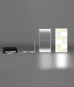 Portabel bakbelyst ljuslåda/ljusvägg med eget tryck/design. Med LED-lampor. Köp Pixlip GO Lightbox 100x250cm idag!